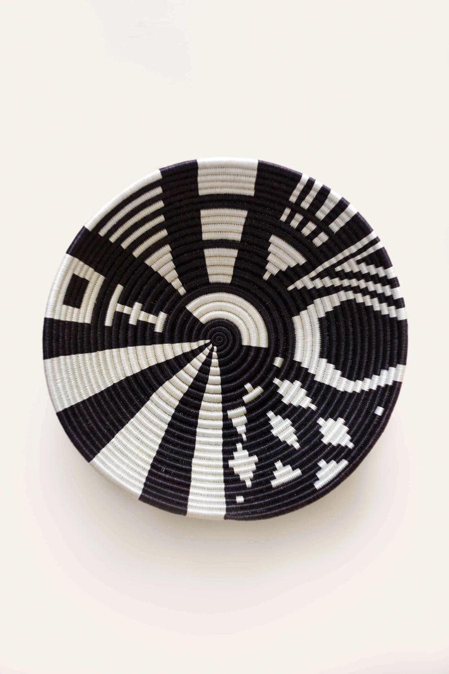 Geo Plateau - Black and White