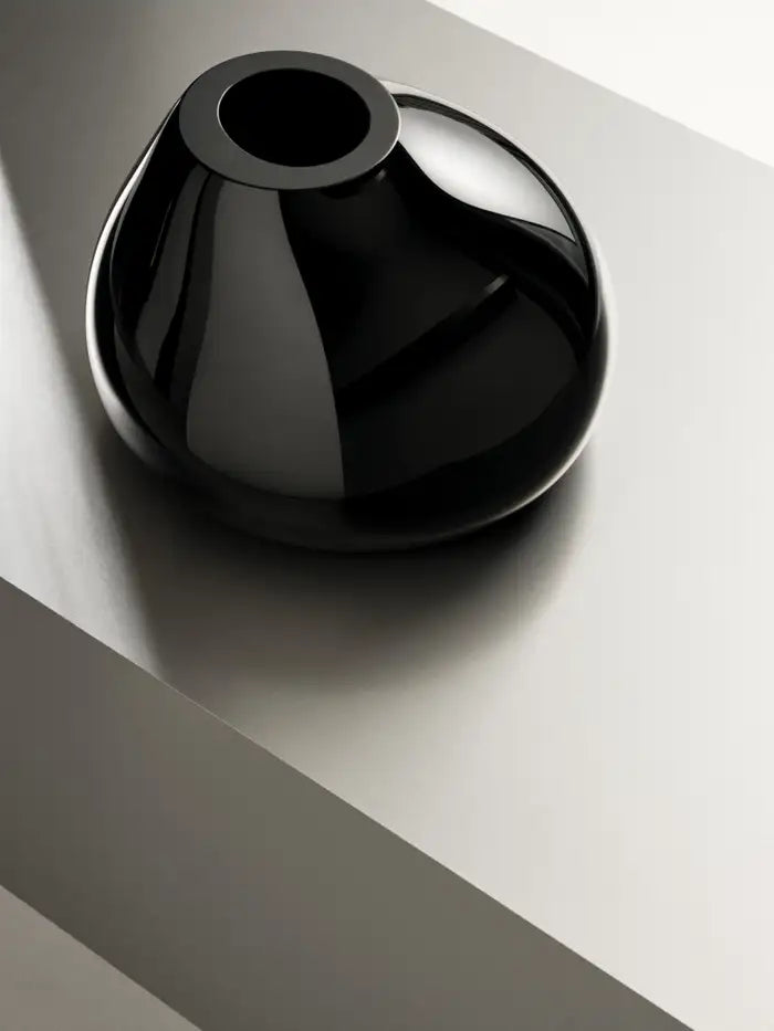 EBONY VASE - MEDIUM
