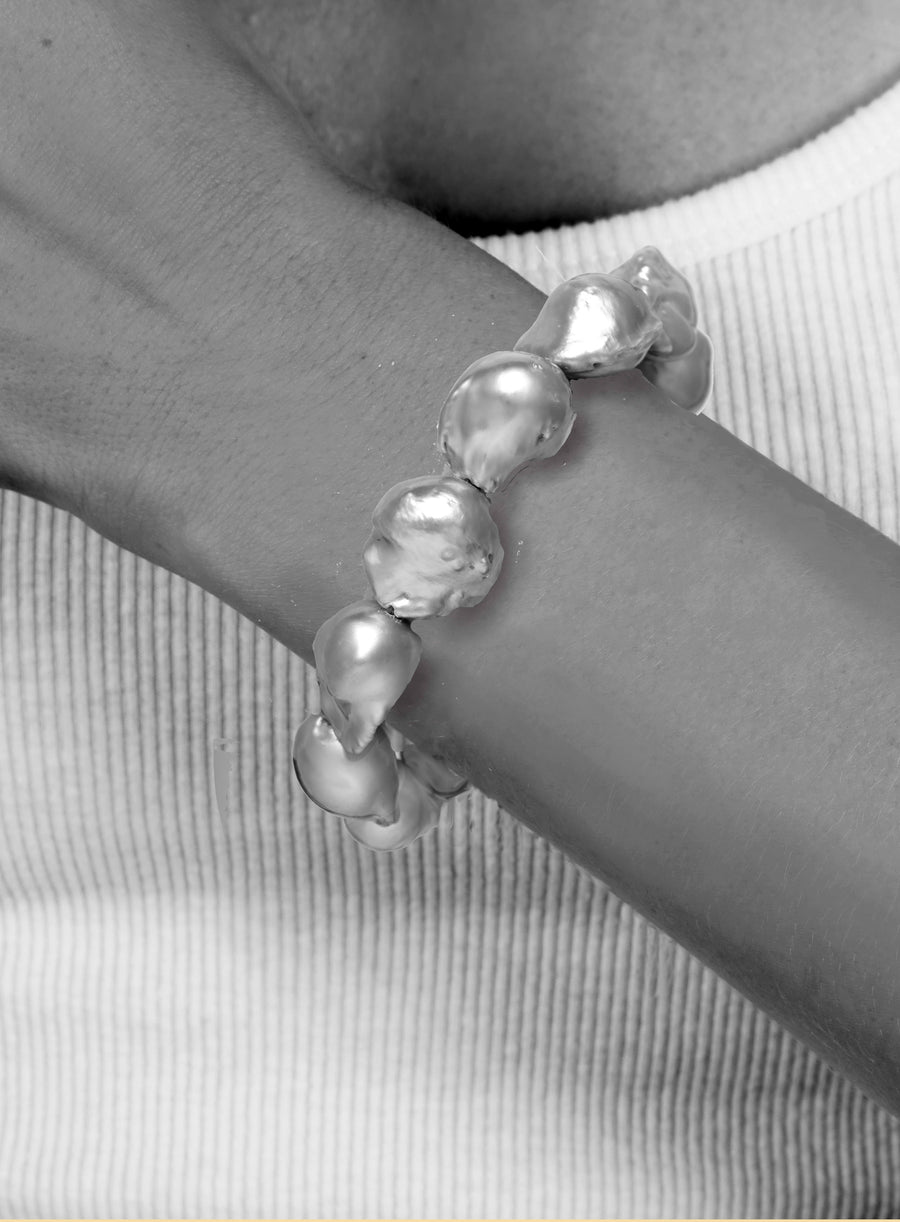Medium Grey Baroque Pearl Bracelet