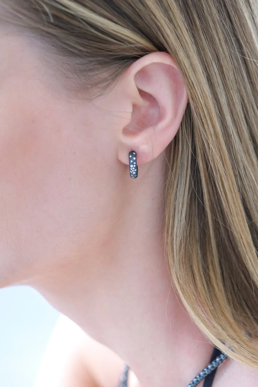 DIANA SEMI-CHUNKY HOOPS WITH DIAMONDS