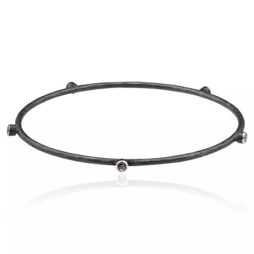 SAPPHIRE OXIDIZED SILVER HAMMERED BANGLE