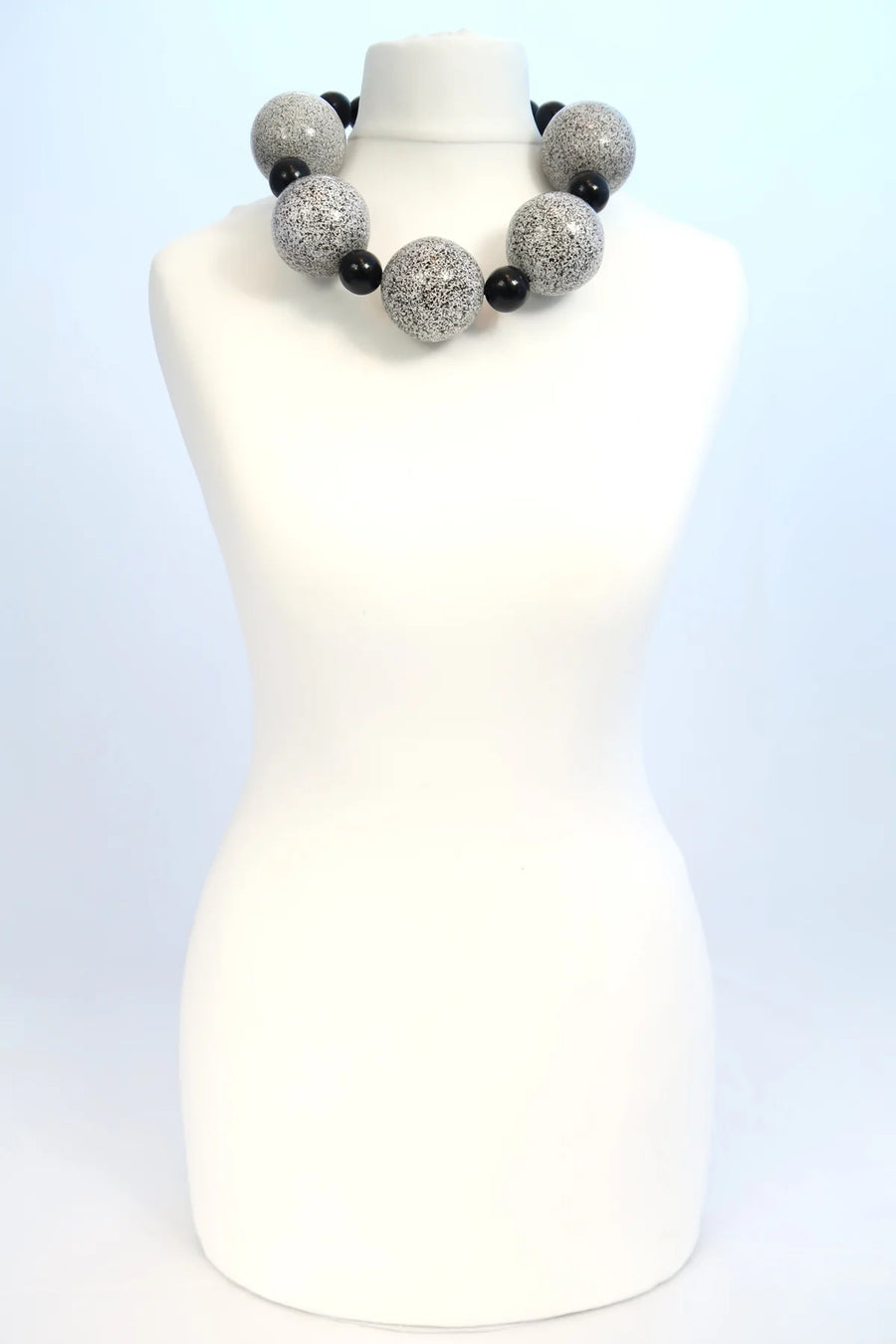 SUPER GIANT BEADS NECKLACE - MONOCHROME STARS