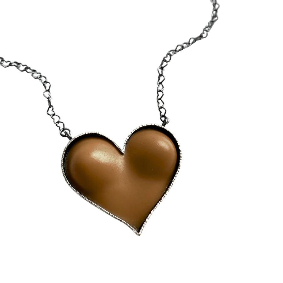 BUST HEART NECKLACE CHOCOLATE