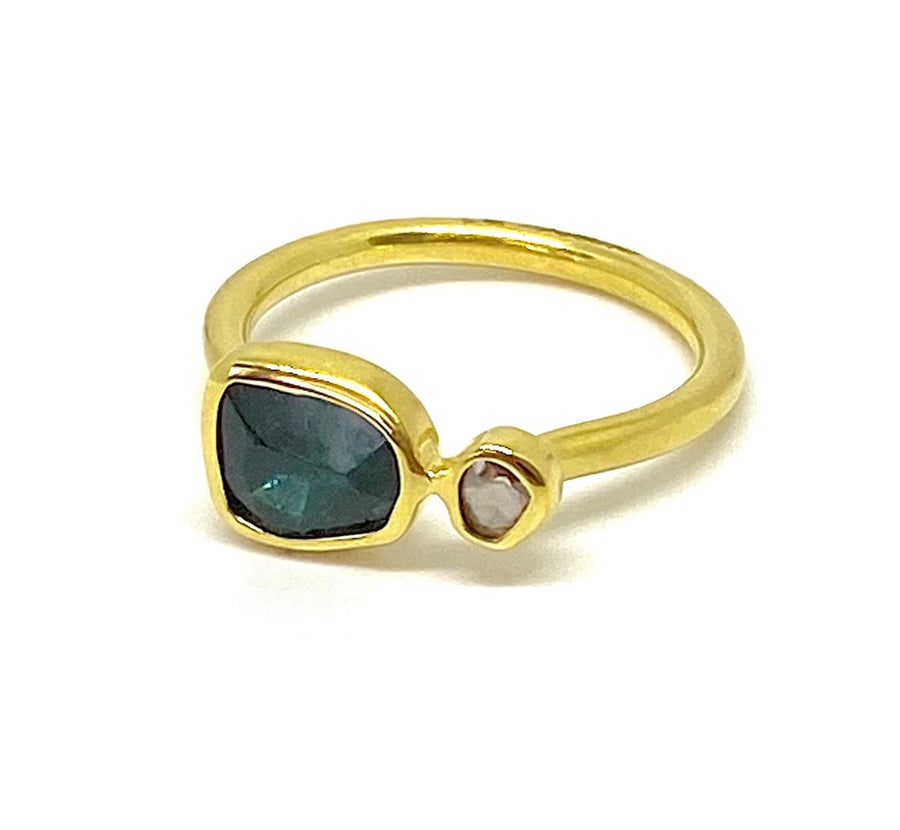 GREEN TOURMALINE AND DIAMOND GOLD RING